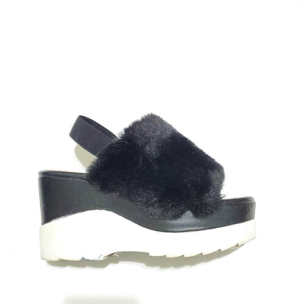 F21 Black Faux Fur Carefree Platform Sandal Size 8